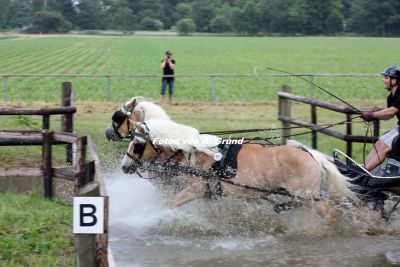 Markus Kemper im Wasserhindernis